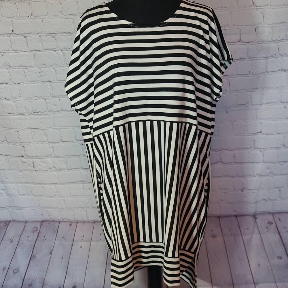 NEW Black Off White Size 2XL Broad Striped Cap Sleeve Knee Dress Size Pockets